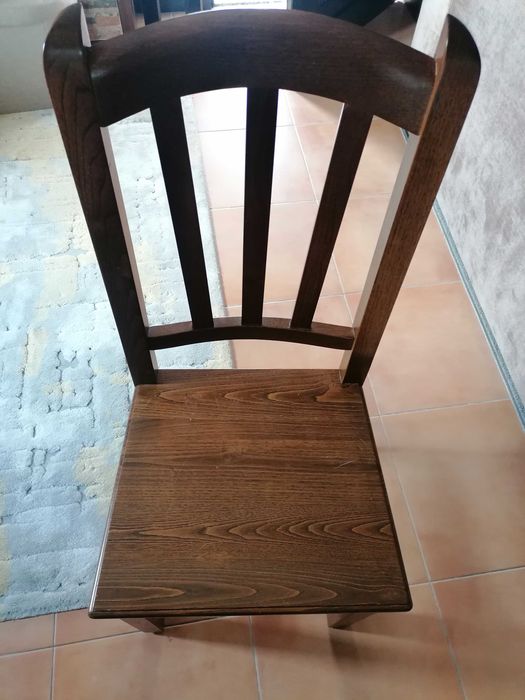 Mesa extensível em madeira + cadeiras boa qualidade