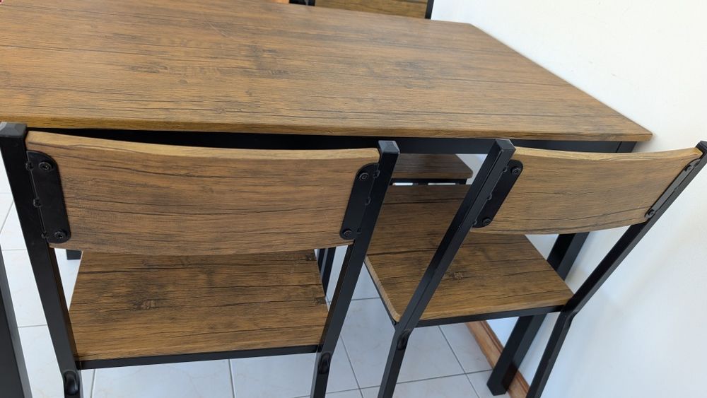 Mesa de jantar com 4 cadeiras