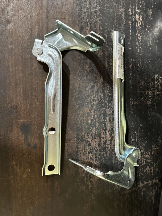 Петля капота Volswagen Tiguan Вольксваген Тігуан