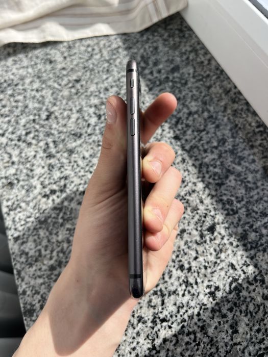 iPhone 8 з побитим екранчиком