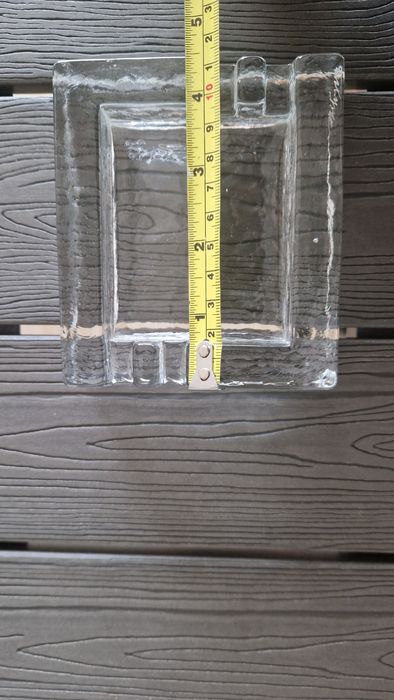 Cinzeiro de vidro transparente