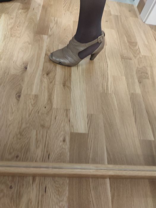 Buty skórzane na obcasie