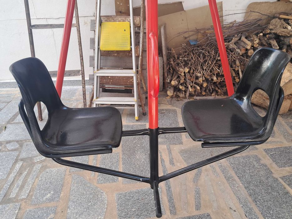 Baloiço duplo de metal para crianças