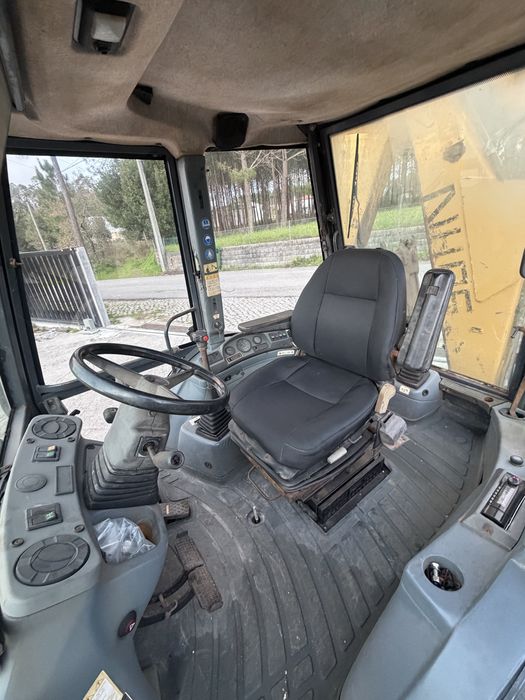 Retroescavadora newholland nh85