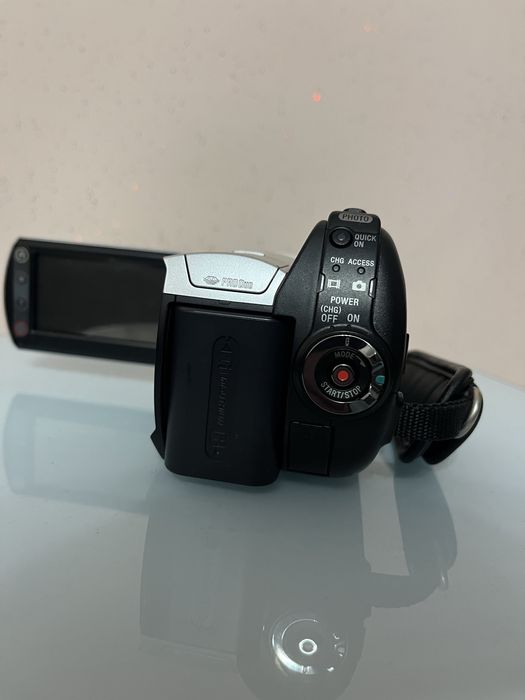 Sony DCR-SR35E – надійна відеокамера з HDD