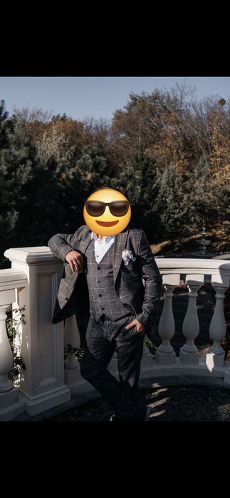 Стильний весільний костюм-трійка