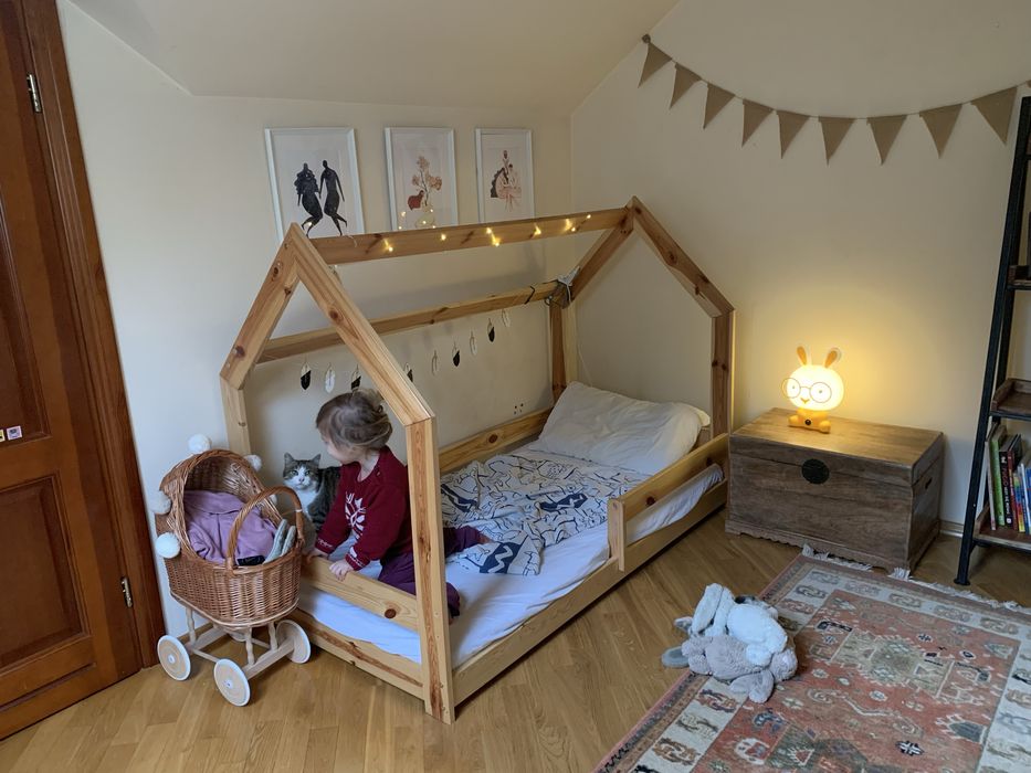 Lozko drewniane domek