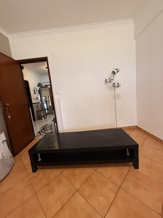Móvel de TV / Mesa de Apoio Baixa (Preto) – Em Bom Estado