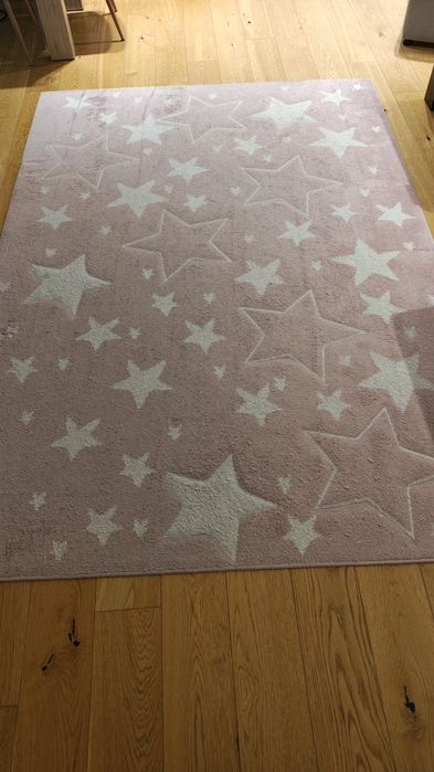 Dywan różowy gwiazdki