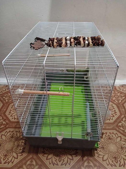 Просторная и Уютная Клетка для Вашего Пернатого Друга!