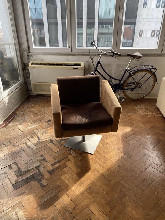 Cadeirão Pele impecável preço novo