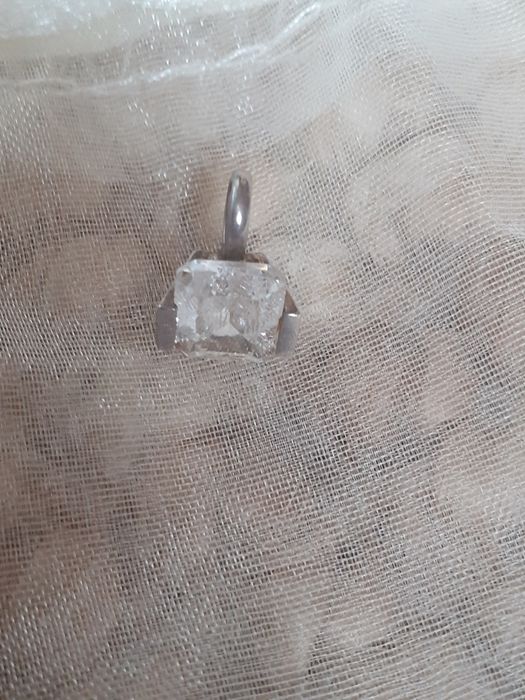 Srebrna zawieszka z cyrkonią