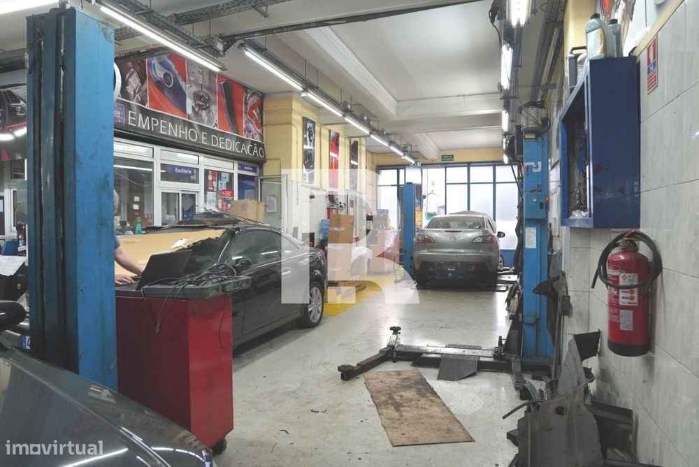 Workshop in the center of Algés – Central Garage of Algés