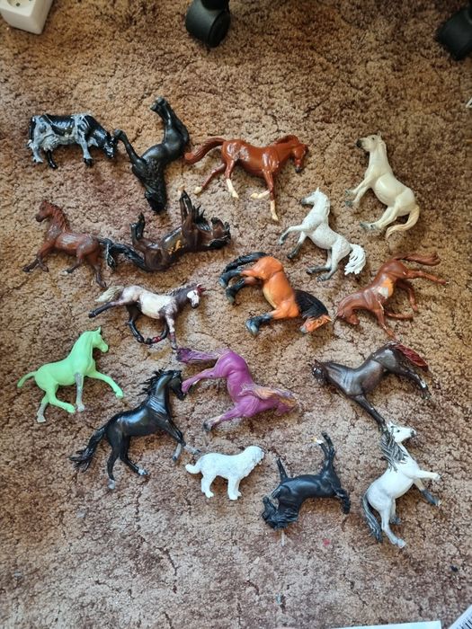 23 modeli w stanie body (konie Schleich, CollectA)