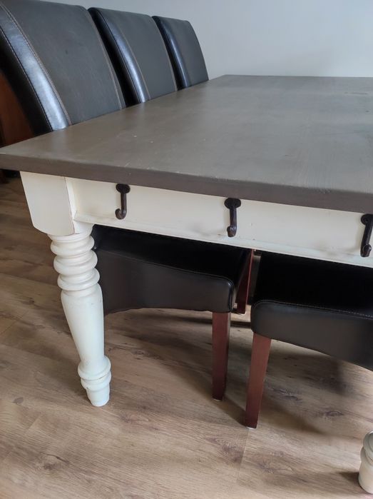 Duży drewniany stół w stylu prowansalskim i 6 krzeseł