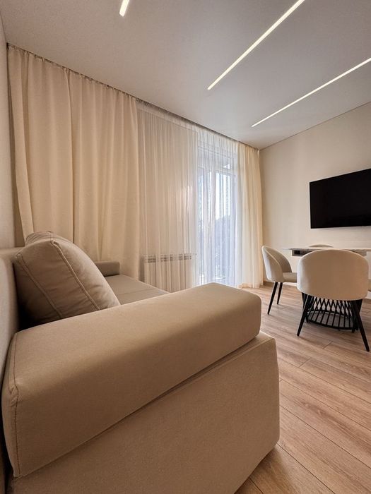 Продаж однокімнатної квартири з диваном| Центр | Однушка | 1,5 к |