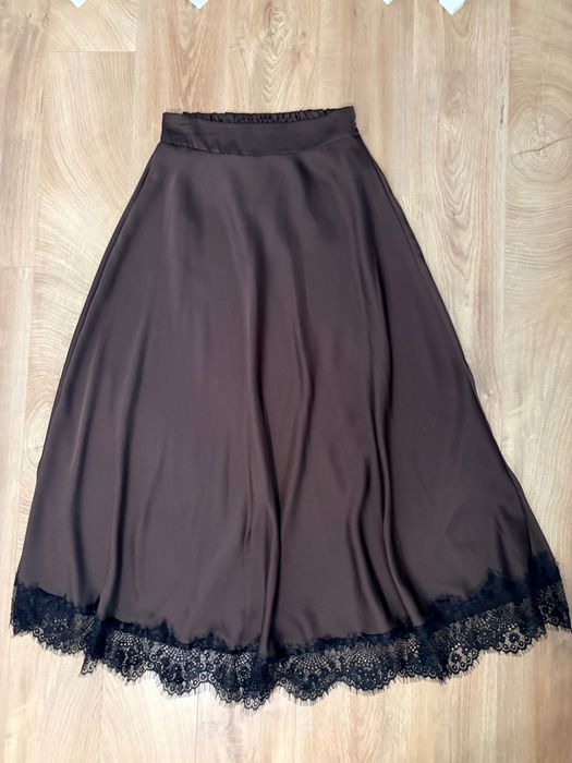 Spódnica satynowa z koronką