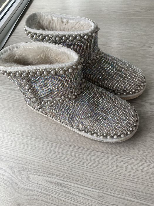 Теплые модные угги