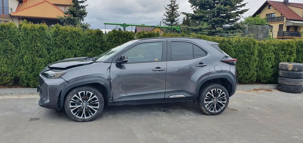Toyota Yaris Cross 4x4 AWD Salon PL bogate wyposażenie Hak uszkodzony jeżdzący