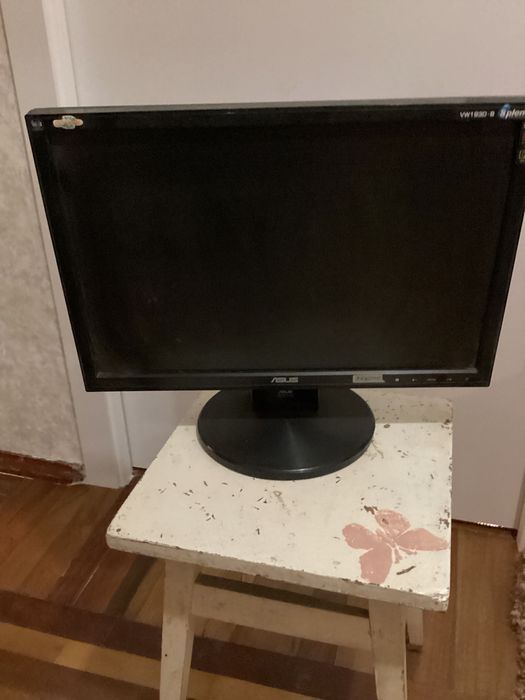 ASUS VW193 манитор для компьютера на запчасти диоганаль 48см