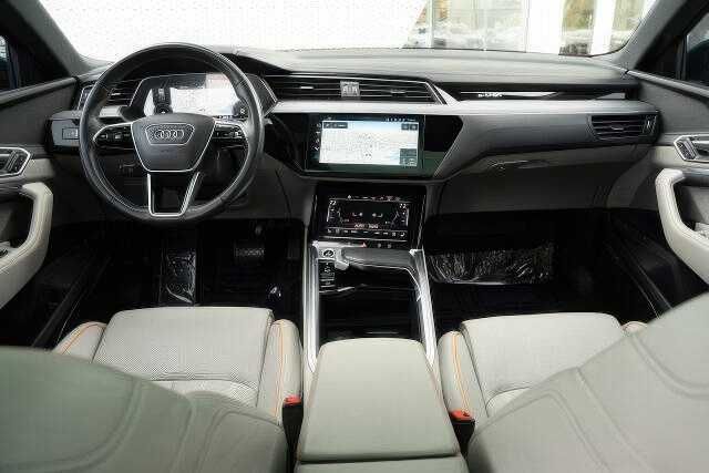 2024 Audi Q8 Sportback e-tron quattro Prestige S line