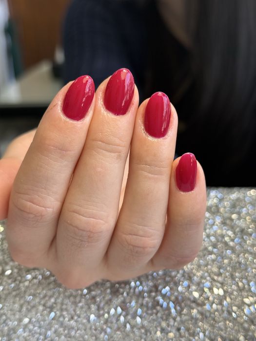 Presiza se de manicure com experiencia em gel