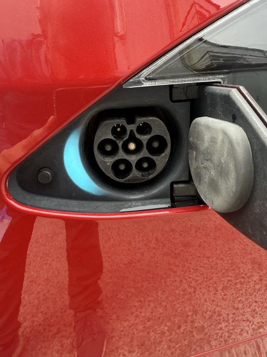 Тесла модел S 100D