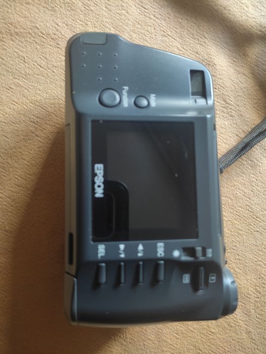 Câmara fotográfica Epson,antiga,a trabalhar normalmente.