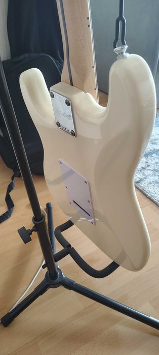 Fender Squier Afinity Strat MN OW