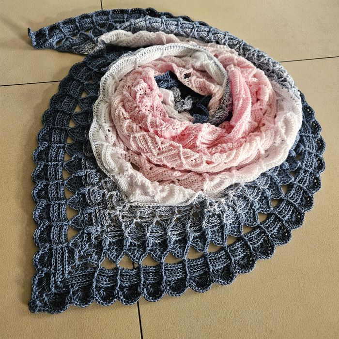 Chusta robiona ręcznie na szydełku rękodzieło Handmade