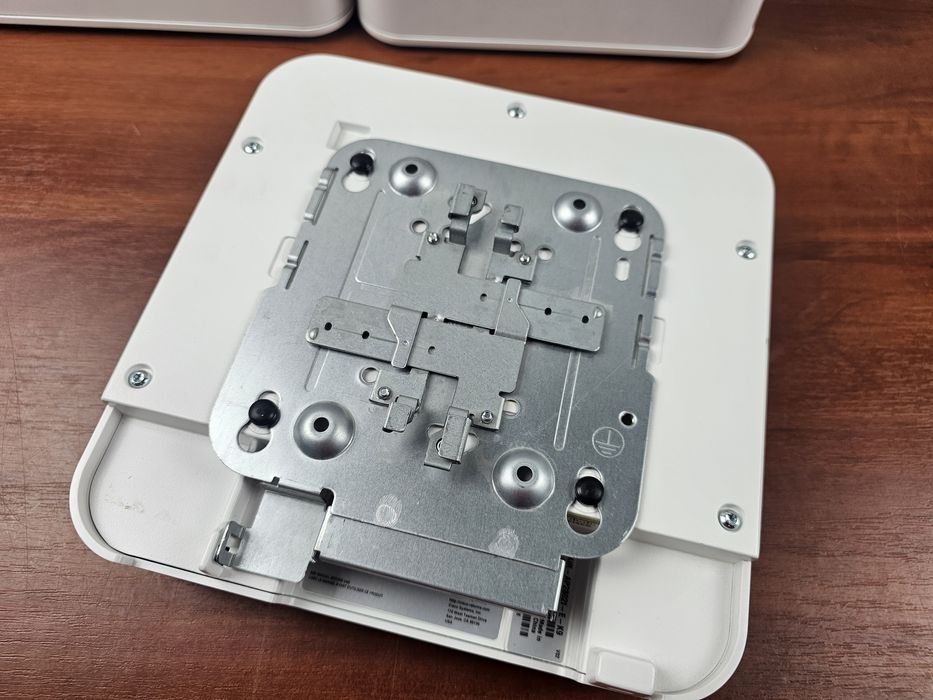 Точка доступу Cisco AIR-AP2802I-E-K9 + кріплення.