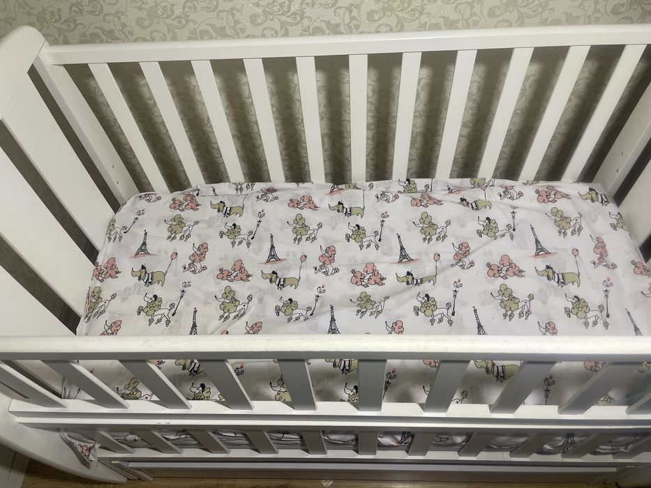 Дитяче ліжечко з матрацом