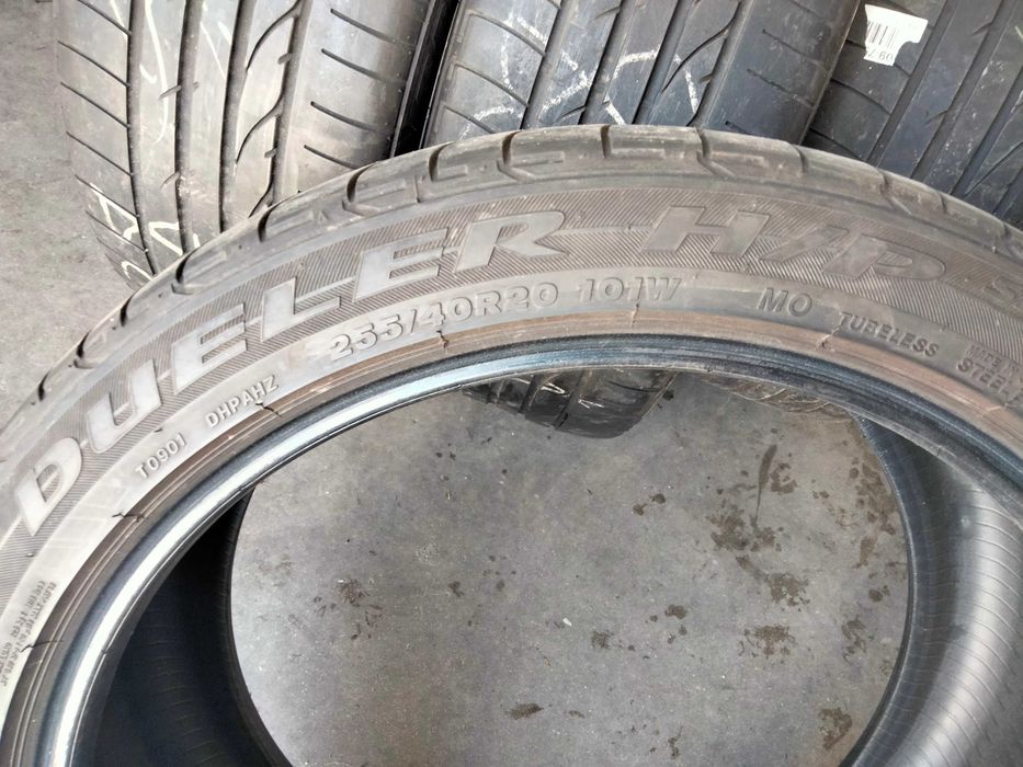 255 40 R20 Bridgestone