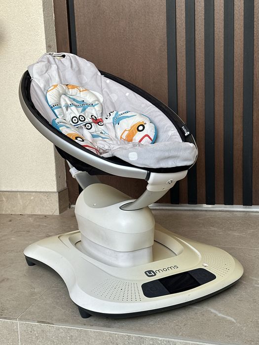 Заколисуючий центр 4moms 4.0