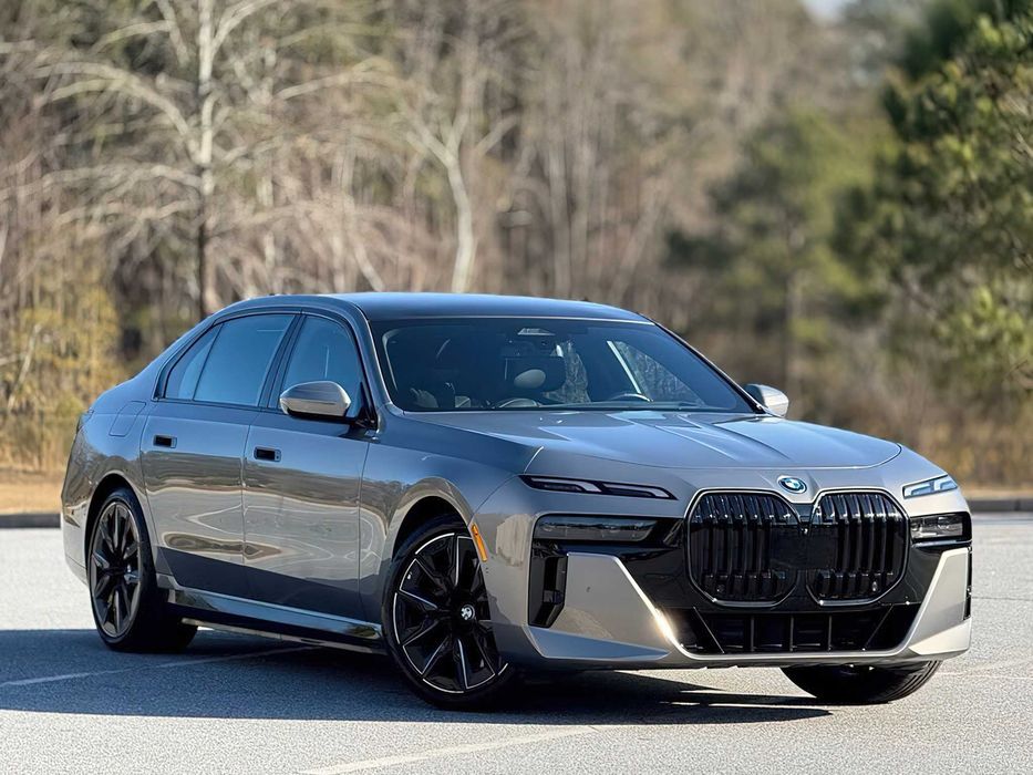 BMW i7      2023