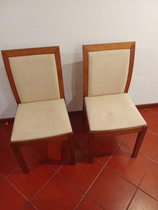 Vendo mesa e 6 cadeiras