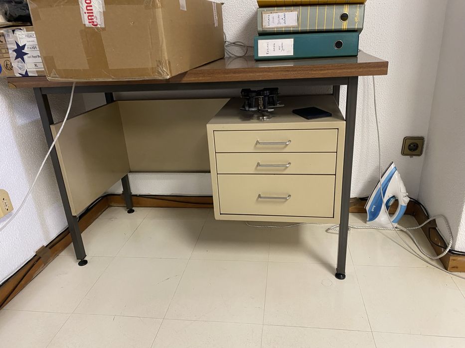 Secretaria / armario / mesa apoio em metal
