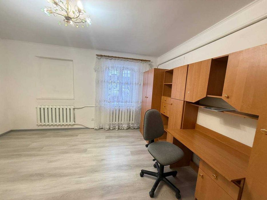 Здається компактний будинок з новим ремонтом, техніка та меблі.