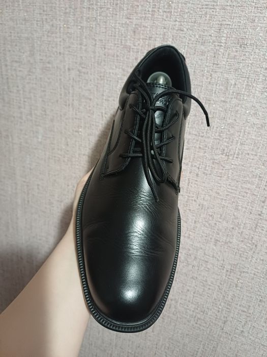 Чорні чоловічі туфлі бренду Skechers 43 розміру