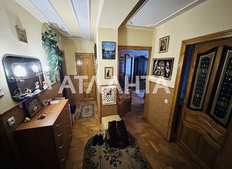 Продається трикімнатна квартира у місті Самбір на вулиці Шухевича