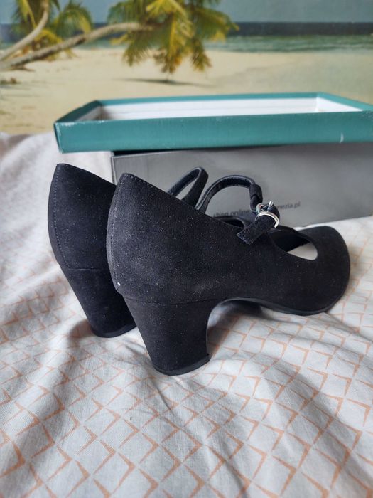 Czółenka czarne zamsz Deichmann