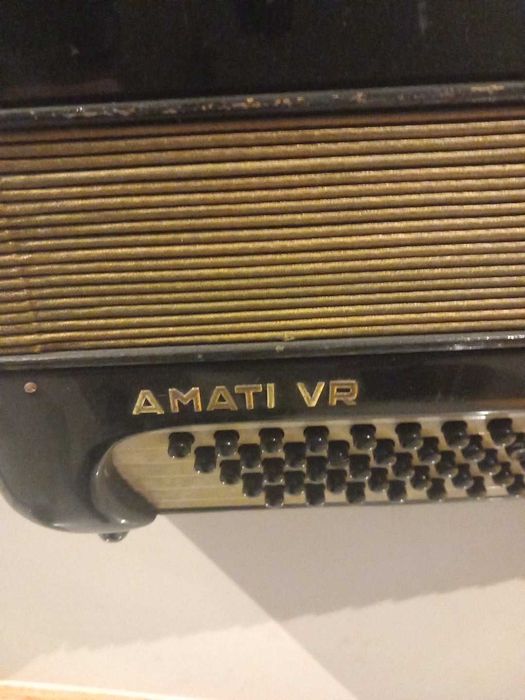 Acordeao Hohner amati iv 3