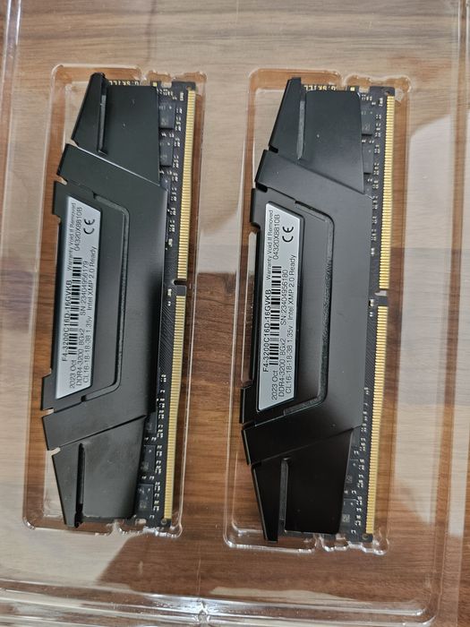 G.SKILL Ripjaws V 16GB (2x8GB) DDR4 3200MHz CL16 - Como Nova + Fatura + Garantia