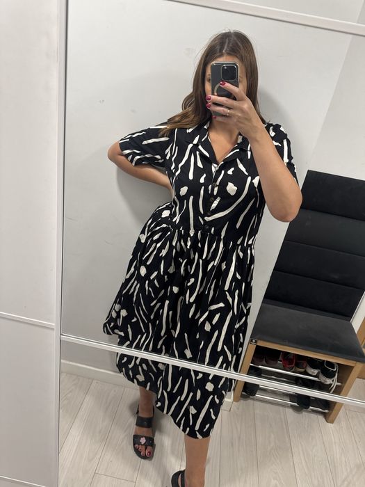 Czarna nie długa oversize sukienka z kołnierzykiem koszulowa