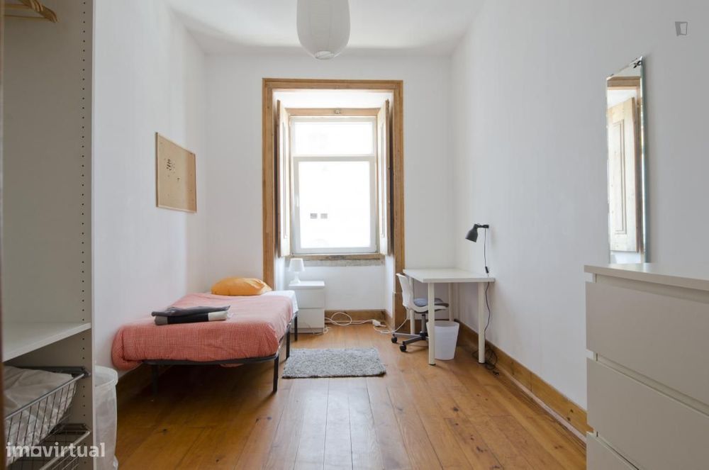 Quarto - localizado em Santa Apolónia Lisbon