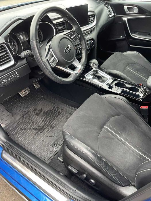 Kia ProCeed офіційне авто.