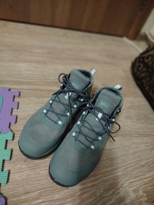 Туристичне взуття і ботінки REl