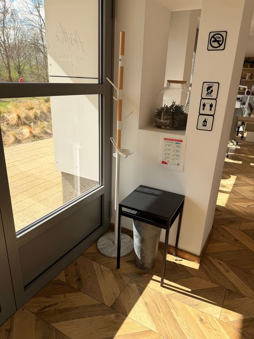 Masywny wieszak z kamienia