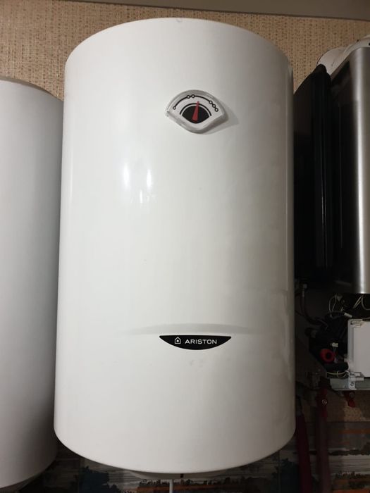 Бойлер Ariston на 80 л