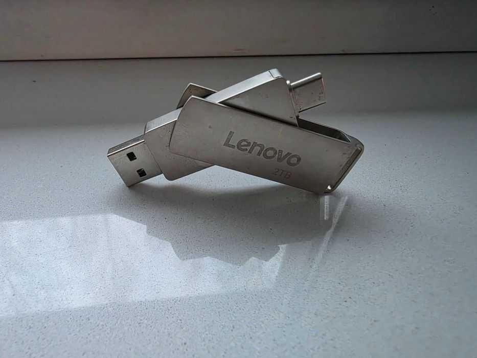 Pamięć flash pendrive USB i C Lenovo 2TB.